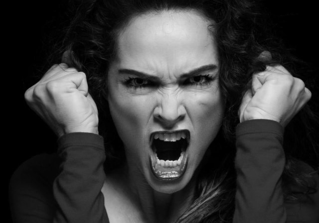raged-woman-in-red-screaming